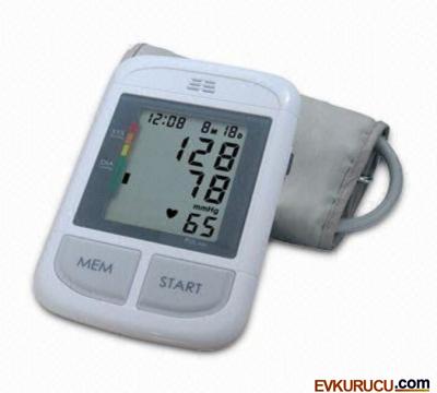 MEDİLİX KD-5915  koldan konusan tansiyon aleti